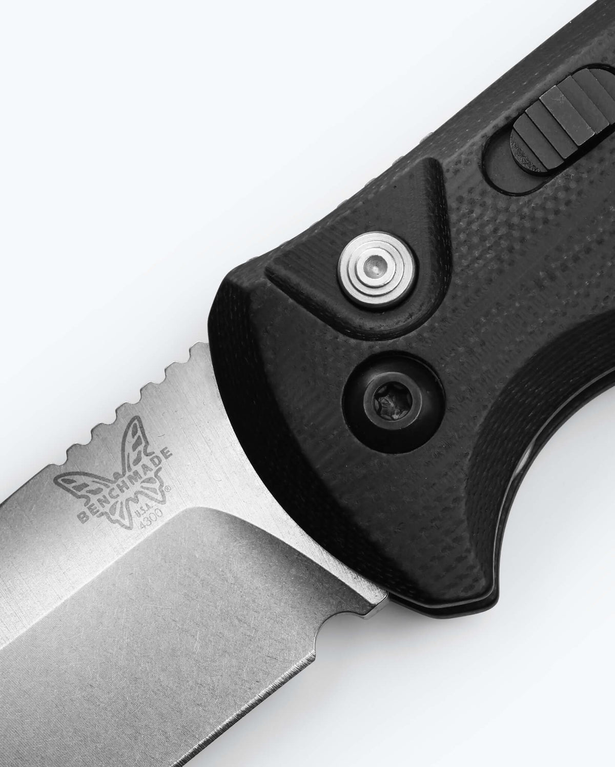 Seventh product image showing a close up of knife