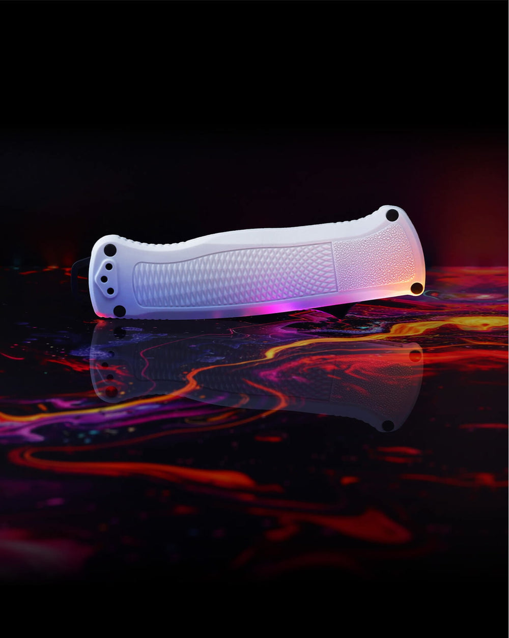 Fifth product image showing the Afront of knife closed